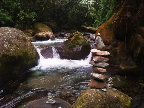 Mohyly u peřejí — Vodopády a řeky, Biorezervace Rio Ángel